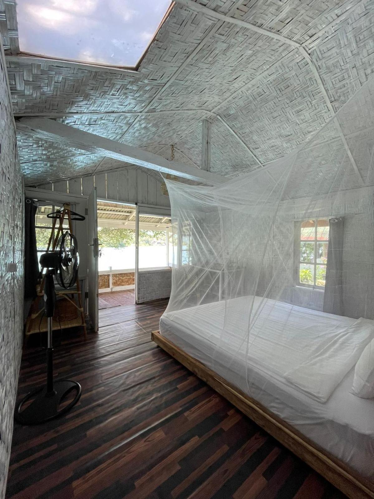 Hub Tata Guesthouse Tuk Tuk Extérieur photo